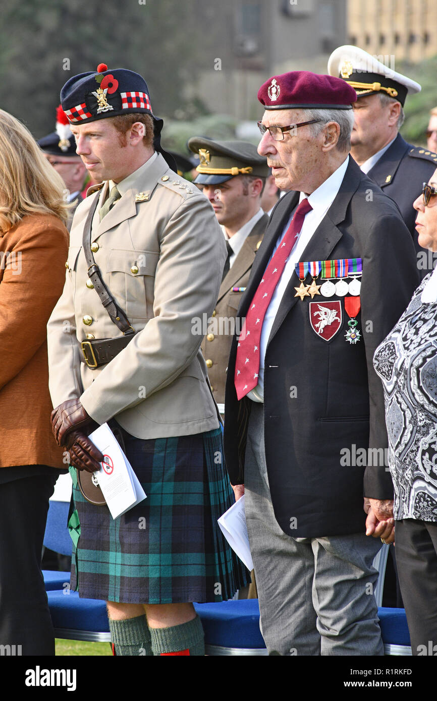 Participant in the commemoration ceremony at the Commonwealth Cemetery in Heliopolis on the occasion of the 100th anniversary of the ceasefire of November 11, 1918, taken on November 11, 1818. This historic event was commemorated in Cairo with wreath-laying ceremonies and solemn ceremonies of former war participants. The joint German-French kick-off event at the German Protestant High School Cairo was followed by a wreath-laying ceremony at the German and French cemeteries in Cairo, followed by a reception by the French ambassador. Afterwithday, the event ended at the Commonwealth Cemetery in Stock Photo