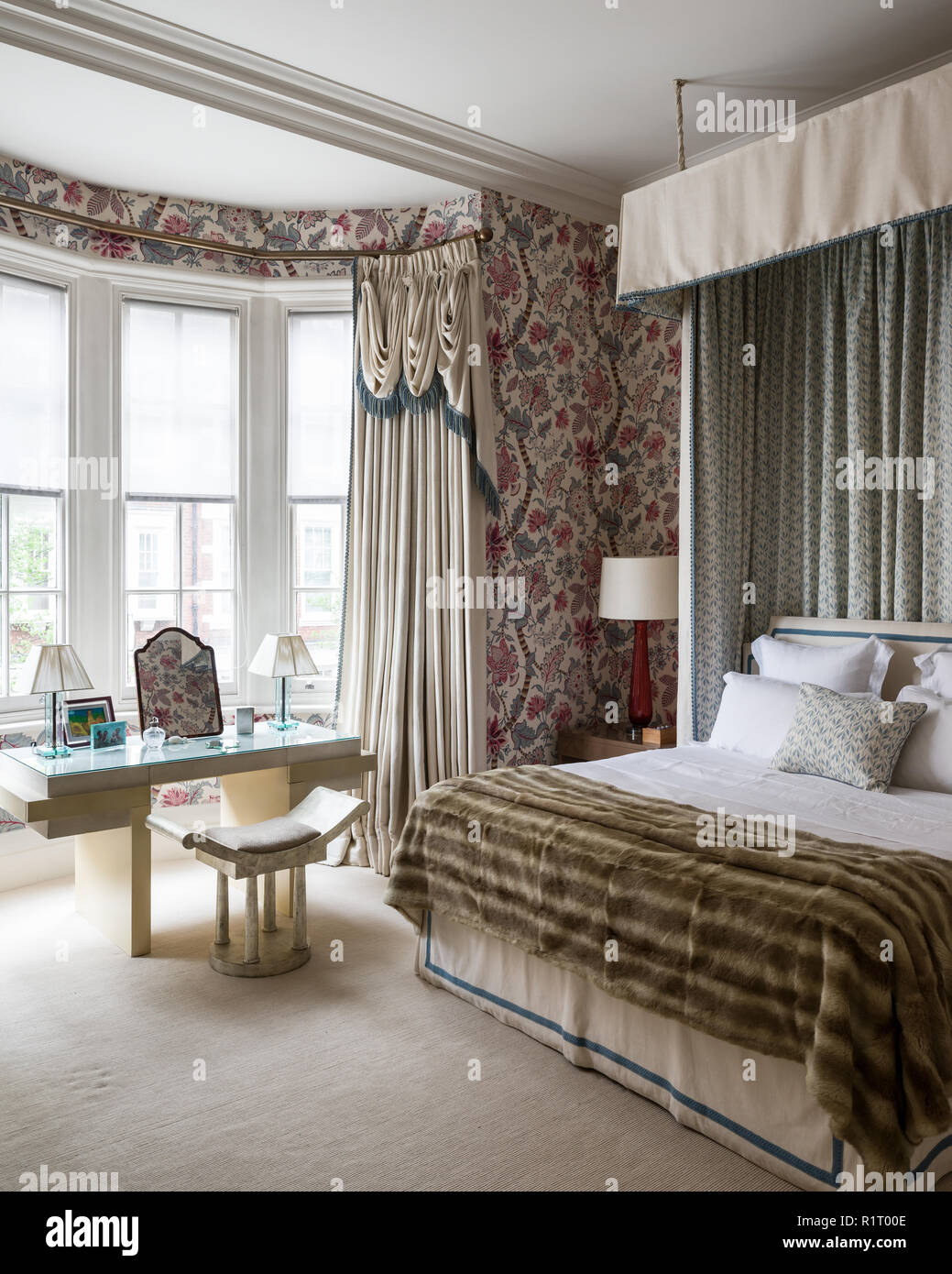 Edwardian bedroom with floral wallpaper Stock Photo