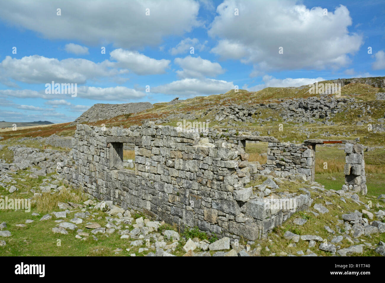 Ruined buildings at Swelltor quarry (disused) near Princetown on Dartmoor Stock Photo