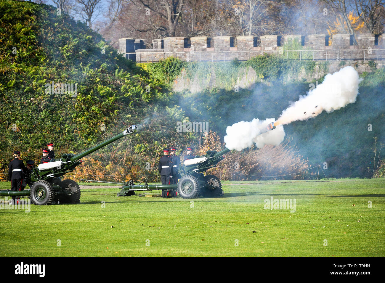 21 gun salute cardiff castle hi-res stock photography and images - Alamy