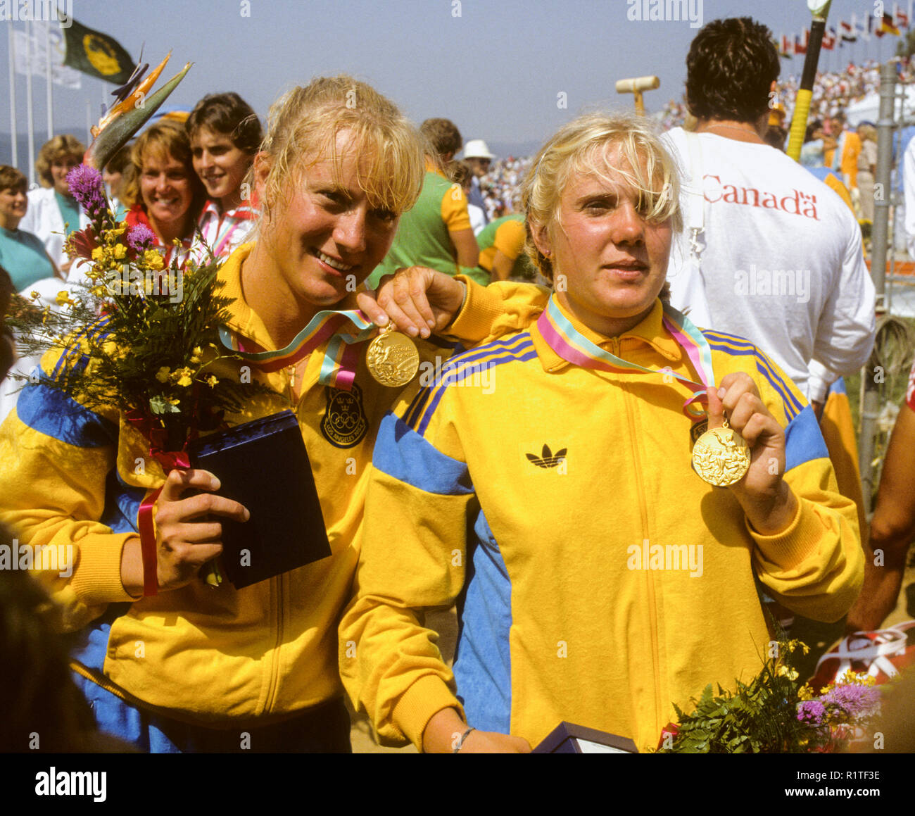 AGNETA ANDERSSON and Anna Olsson with there Olympic gold medals K2 500m at the Summer Olympic game in Los Angeles Stock Photo