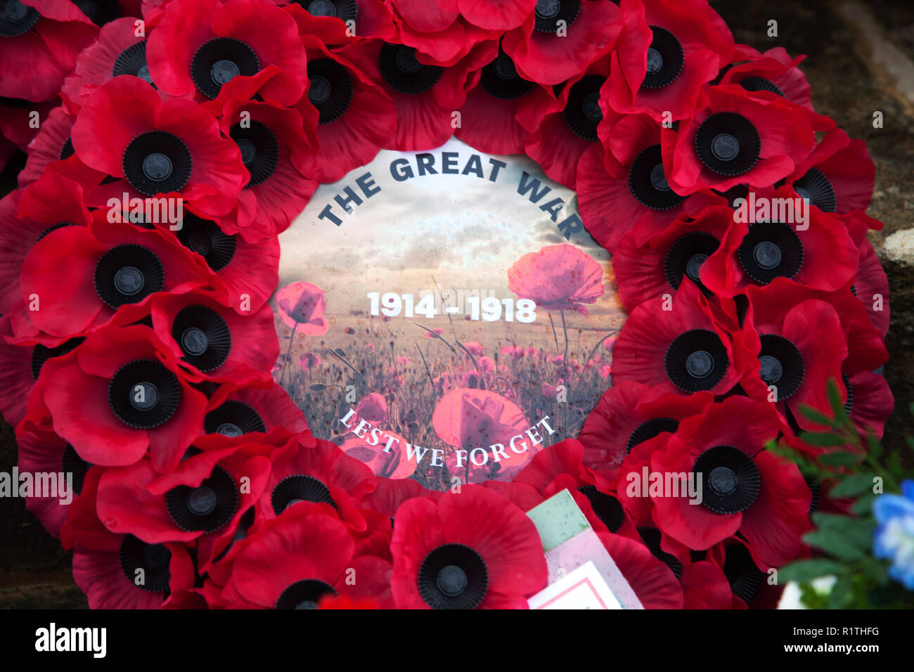 Poppy wreath for the Great War 1914-1918 at the Helensburgh War Memorial, Argyll, Scotland Stock Photo