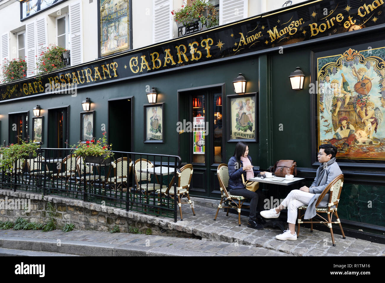 Restaurant Cabaret - Montmartre - Paris - France Stock Photo - Alamy