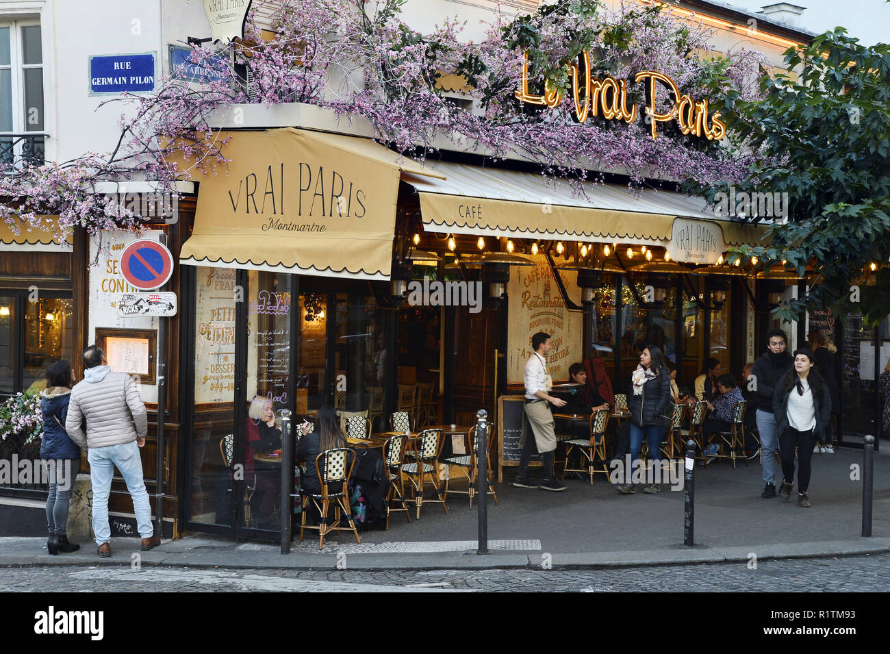 Le Vrai Paris Café - Montmartre - Paris - France Stock Photo