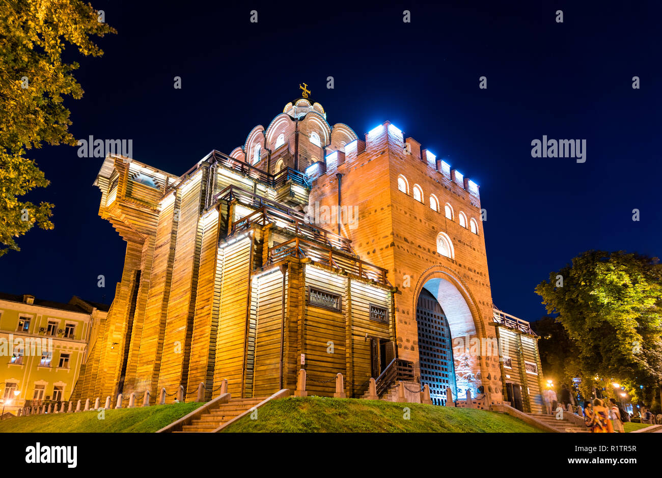 The Golden Gates of Kyiv at night. Ukraine Stock Photo Alamy