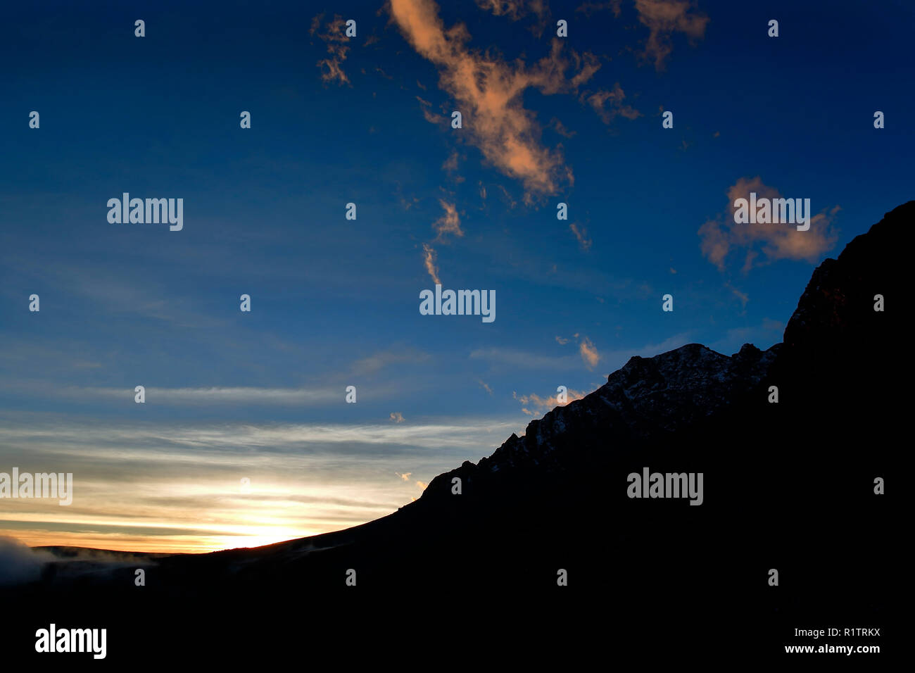 Majestic mountain sunset wallpaper hi-res stock photography and images ...
