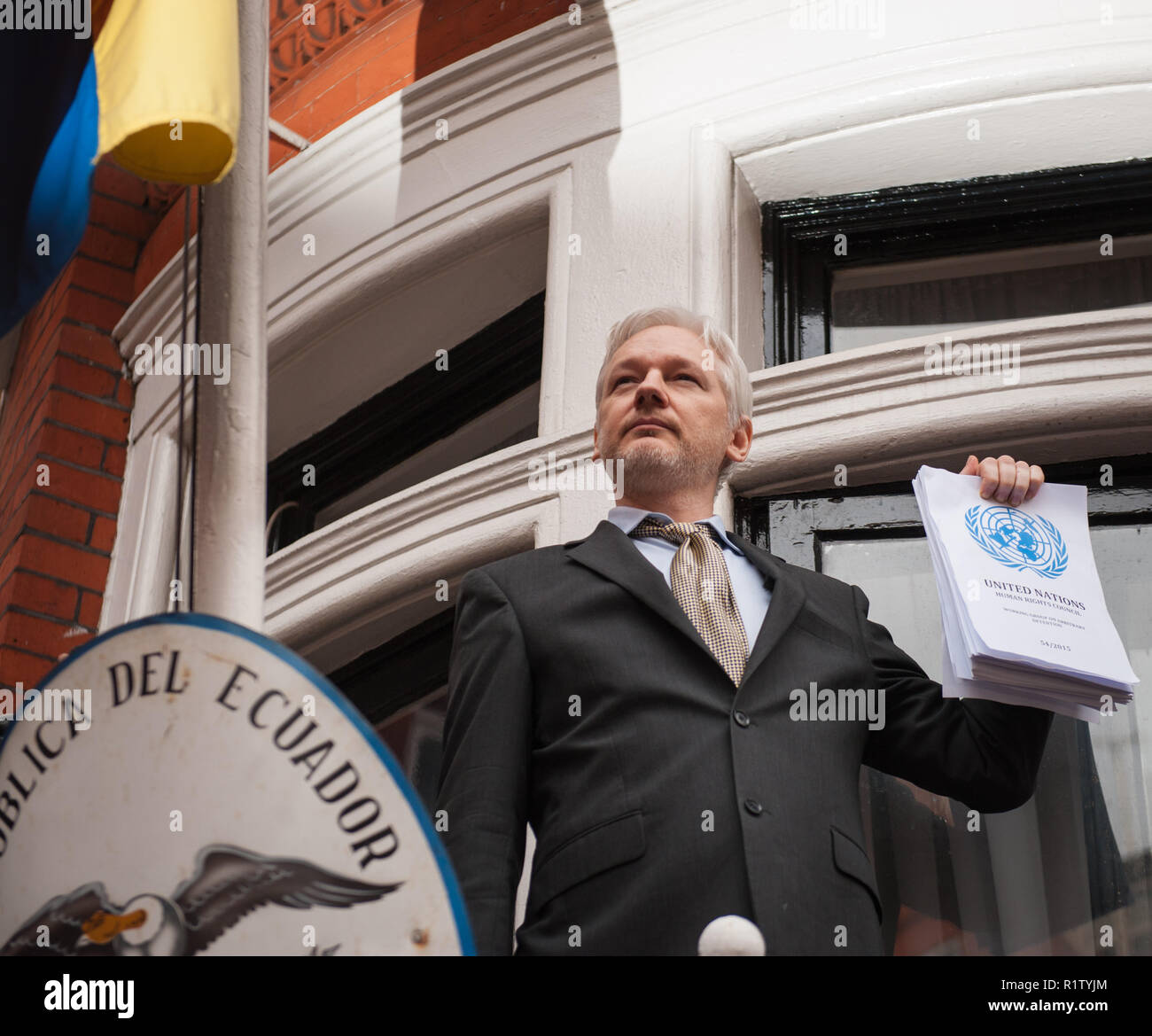 Ecuadorean embassy, London, UK. 5th February, 2016. London's Ecuadorean embassy to give a statement to the waiting media outside. Stock Photo