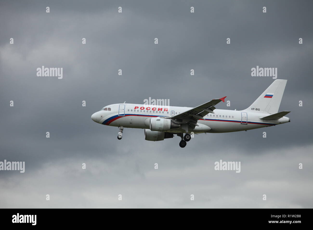 Aircraft arrival hi-res stock photography and images - Alamy