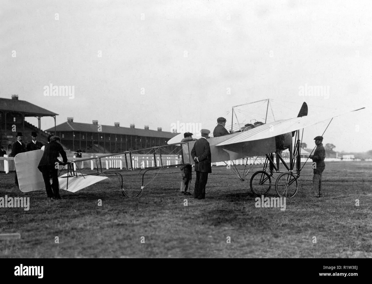 Paul de Lesseps in Bleriot monoplane, Aviation meeting at Doncaster Racecourse October 1909 Stock Photo