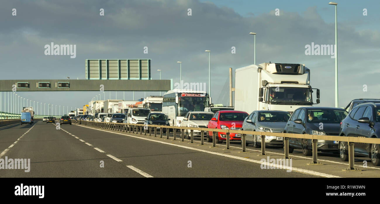 Long queue bus hi-res stock photography and images - Alamy