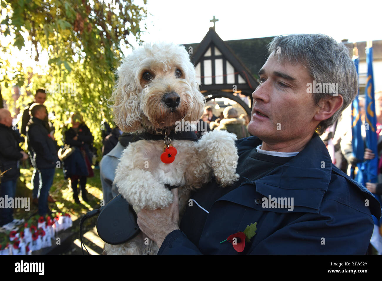 Wearing a poppy hi-res stock photography and images - Alamy