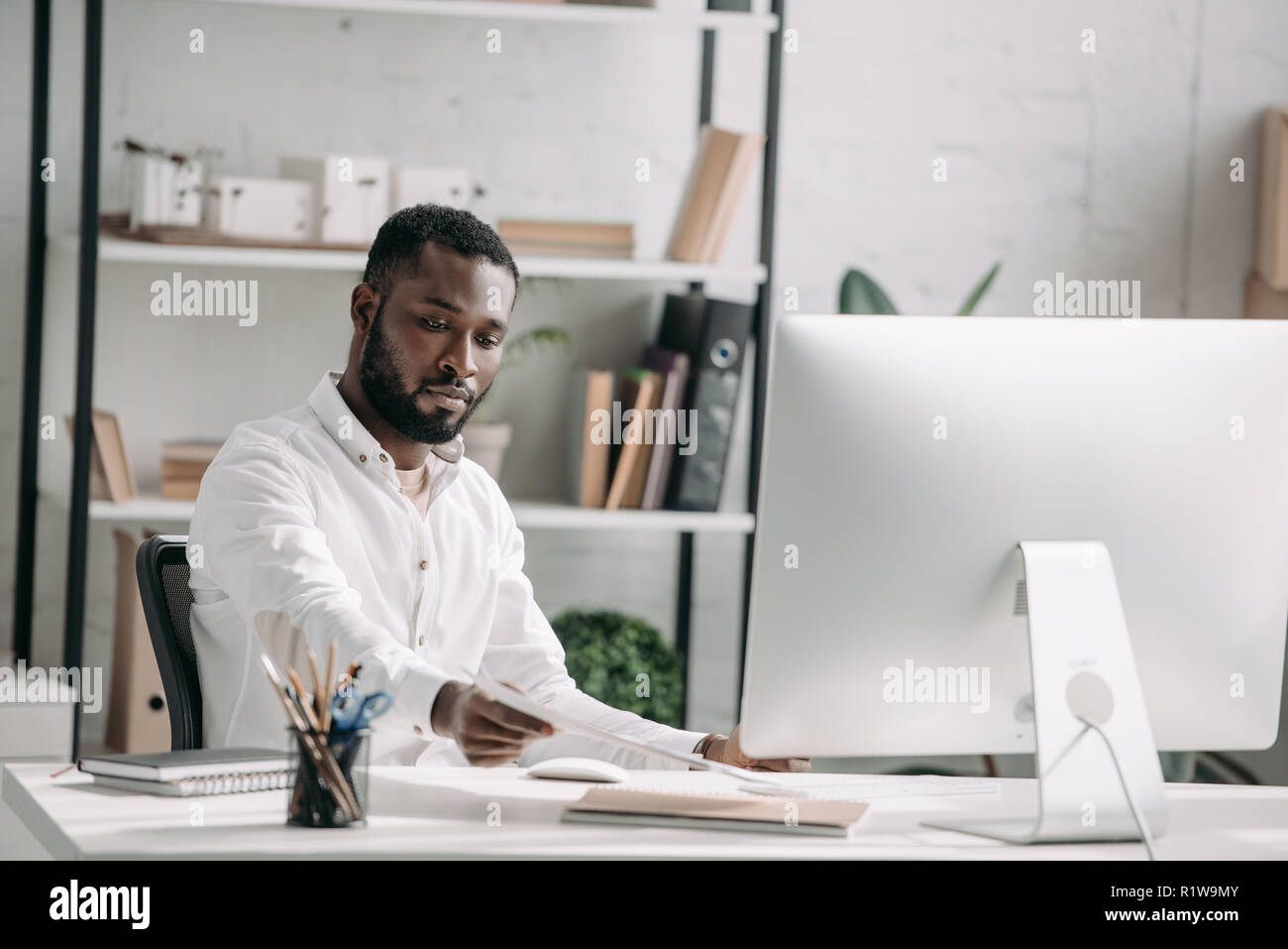 Taking documents hi-res stock photography and images - Alamy