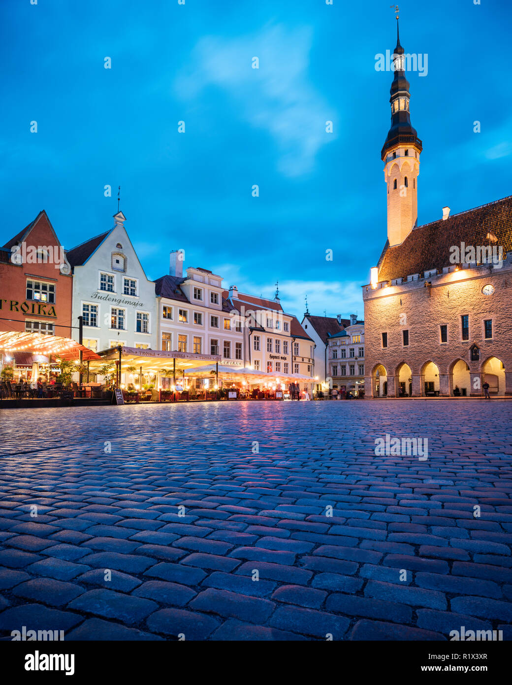 Town Hall Square (Raekoja plats) at dusk, Old Town, Tallinn, Estonia, Europe Stock Photo