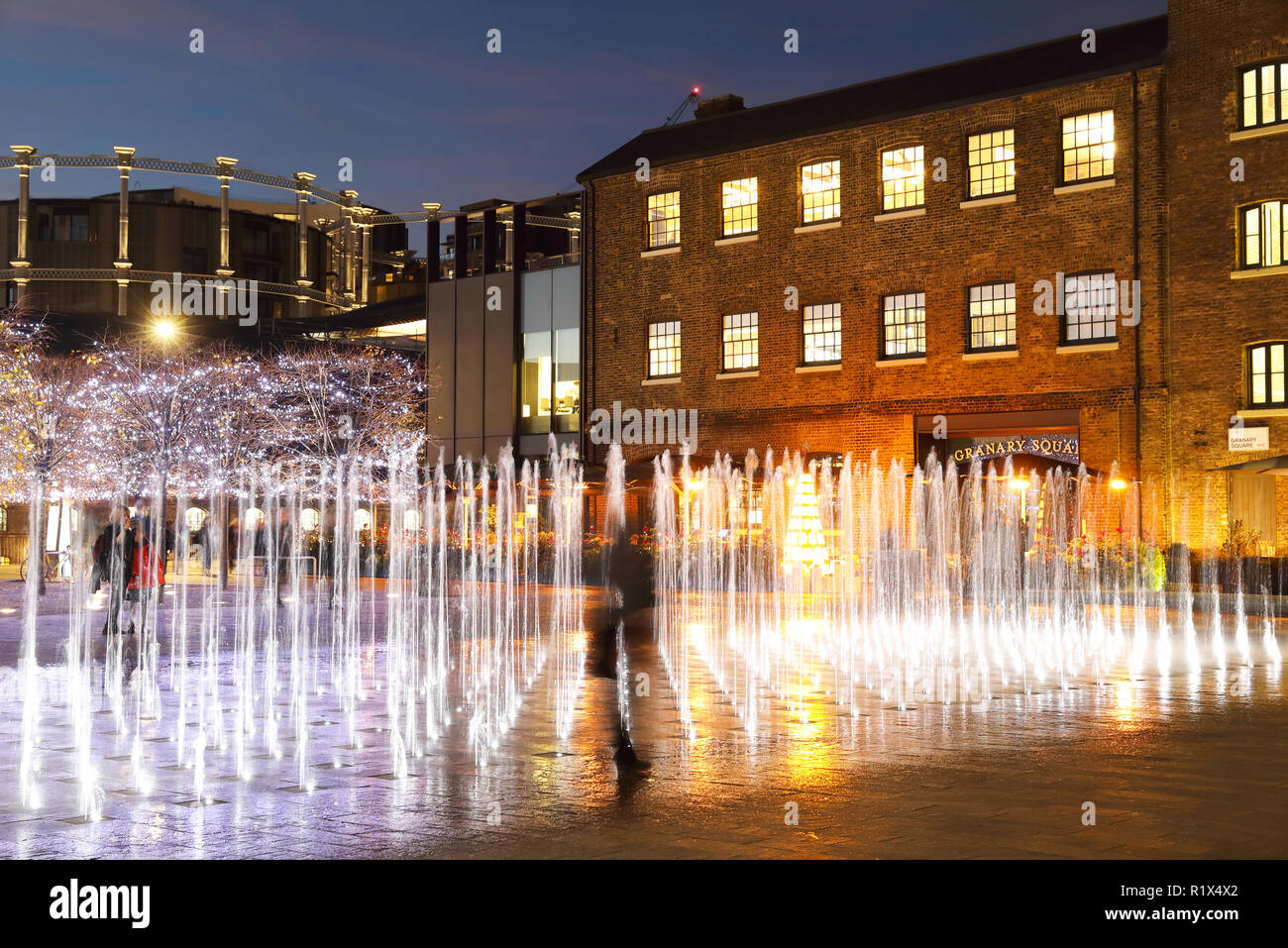 Granary square fountains hires stock photography and images Alamy