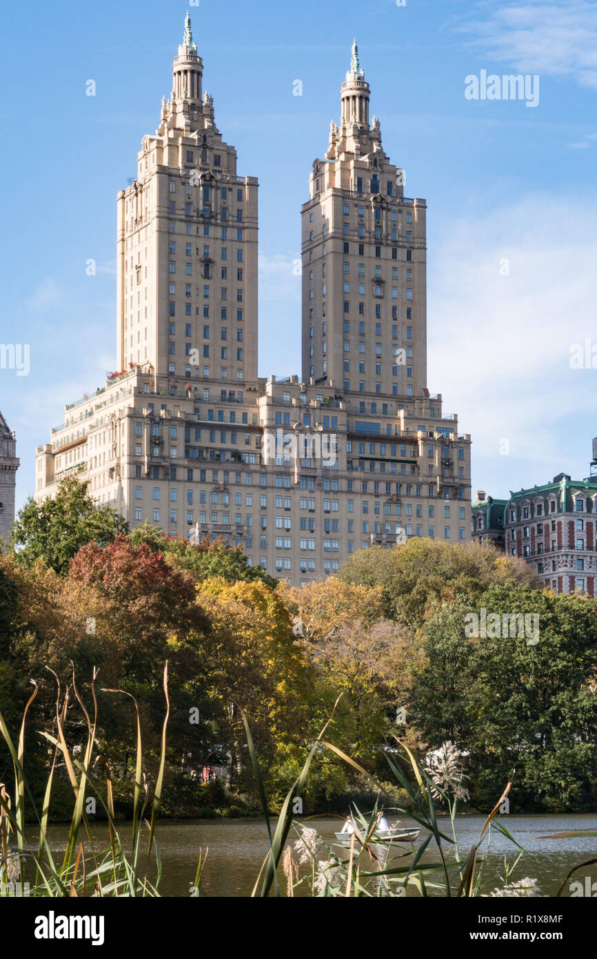 San Remo, 145 Central Park West with Central Park lake in the foreground,  NYC Stock Photo - Alamy