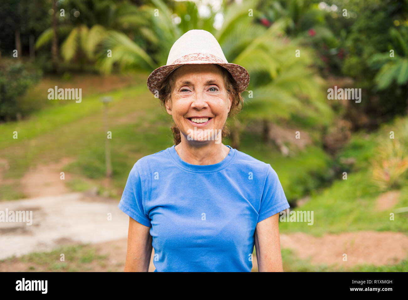 Older woman outside hi-res stock photography and images - Alamy