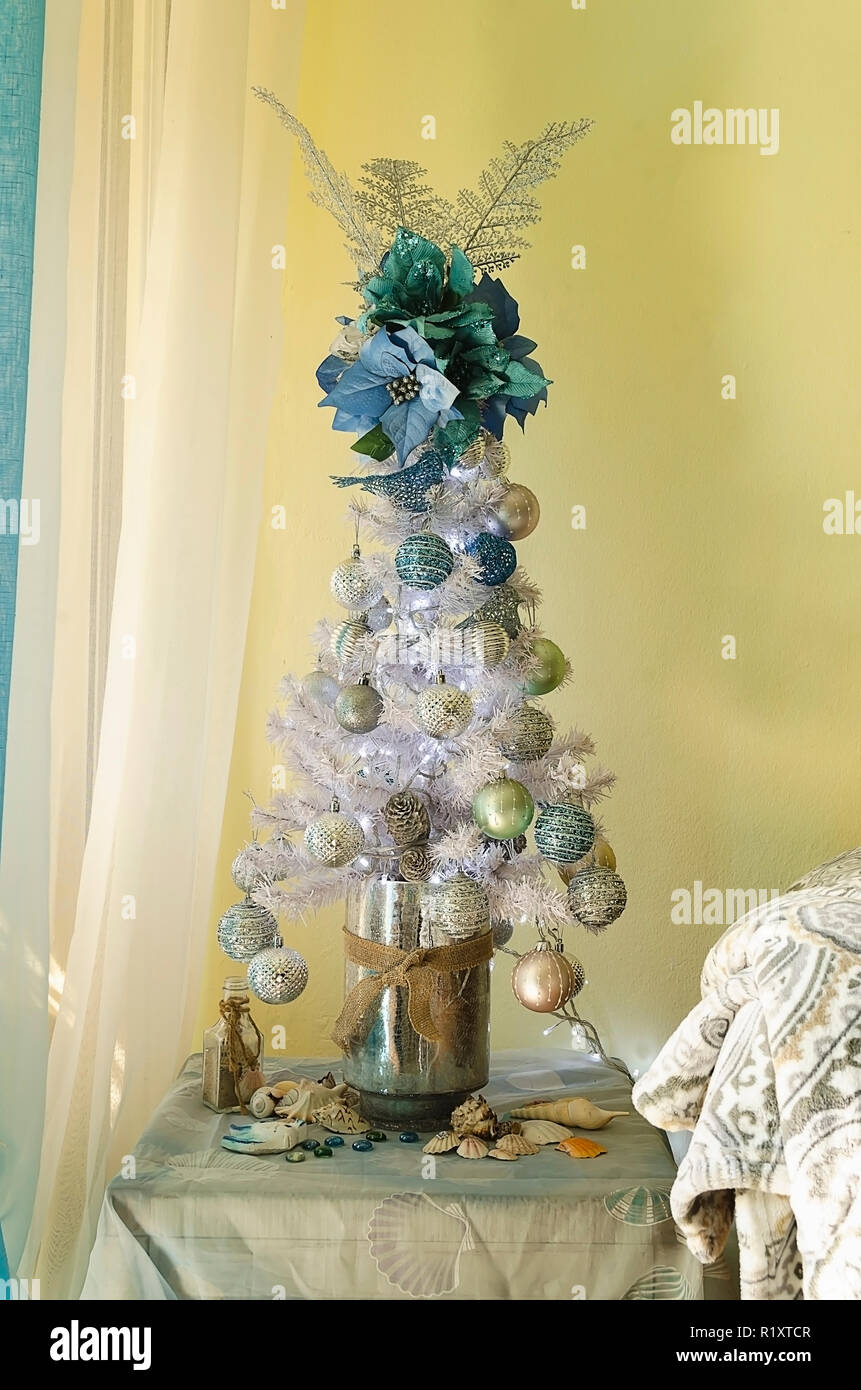 marine Christmas decoration at home, with shells, snails, nets ...