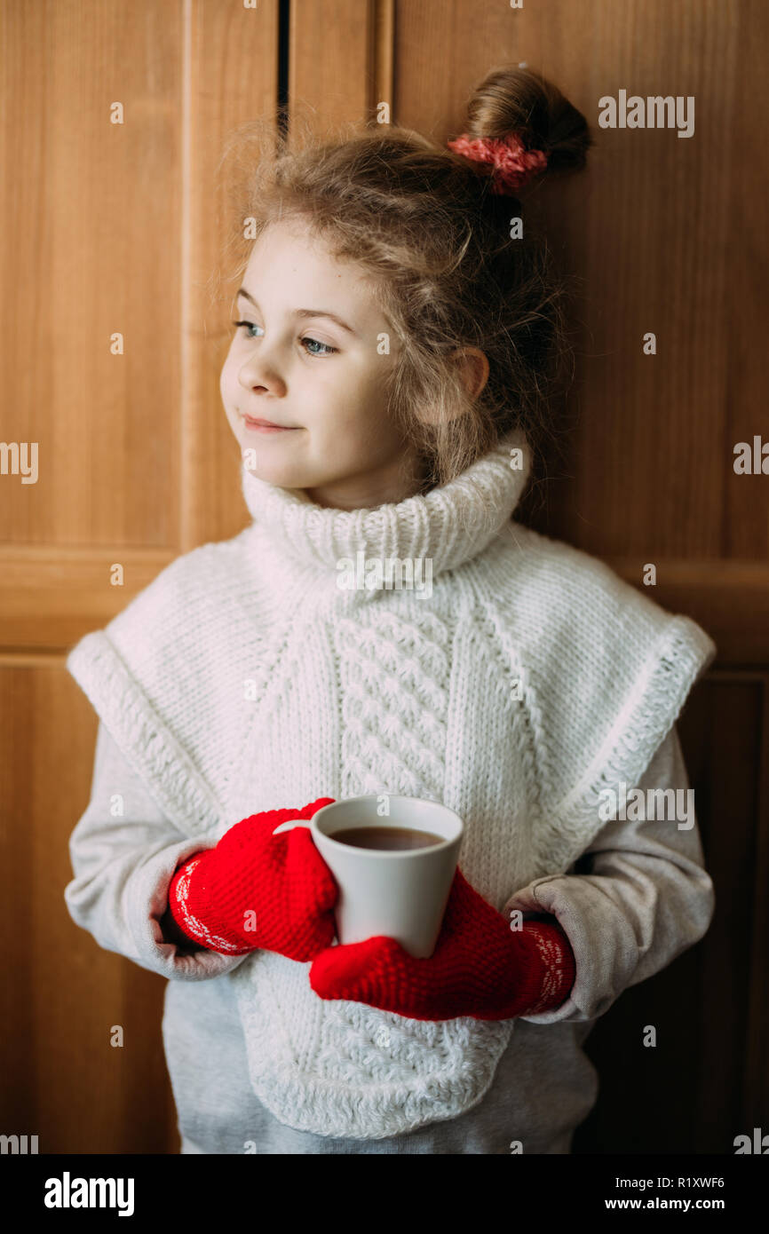 Seven year old girl wearing hi-res stock photography and images - Alamy