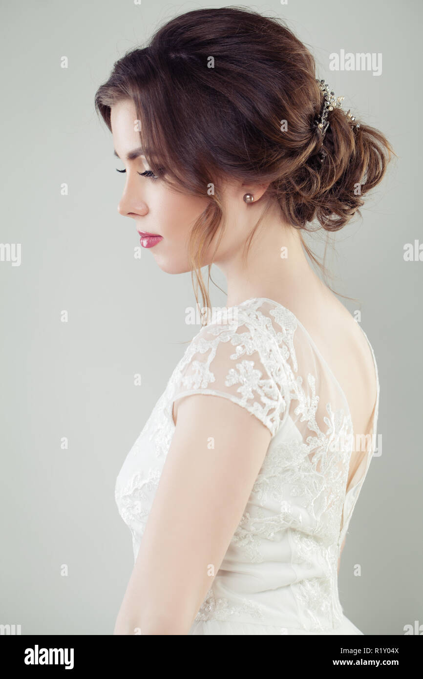 Bridal hair style hi-res stock photography and images - Alamy