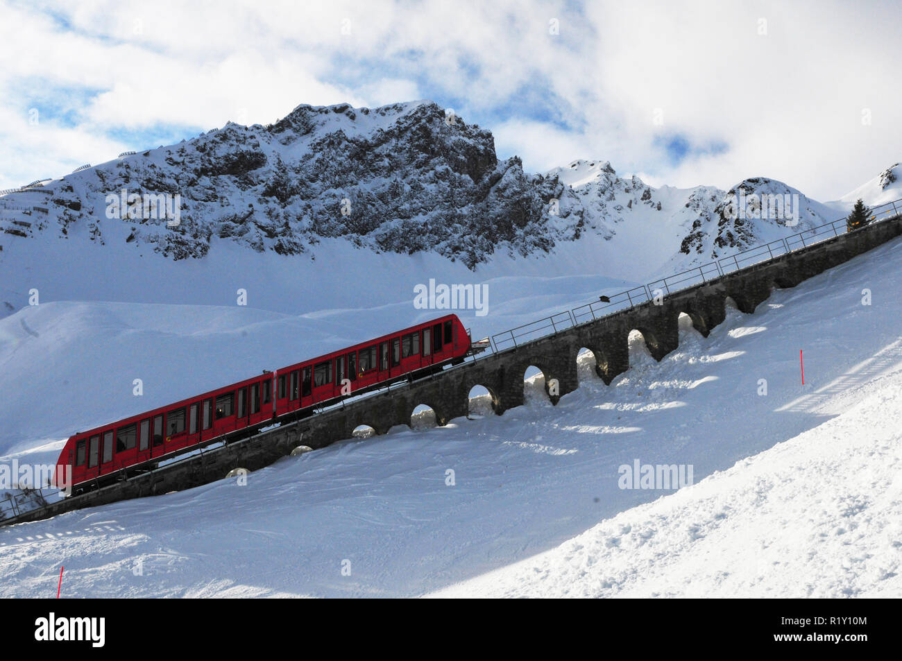 Winter sport Davos Parsenn cable car transport up to Parsenn mountains