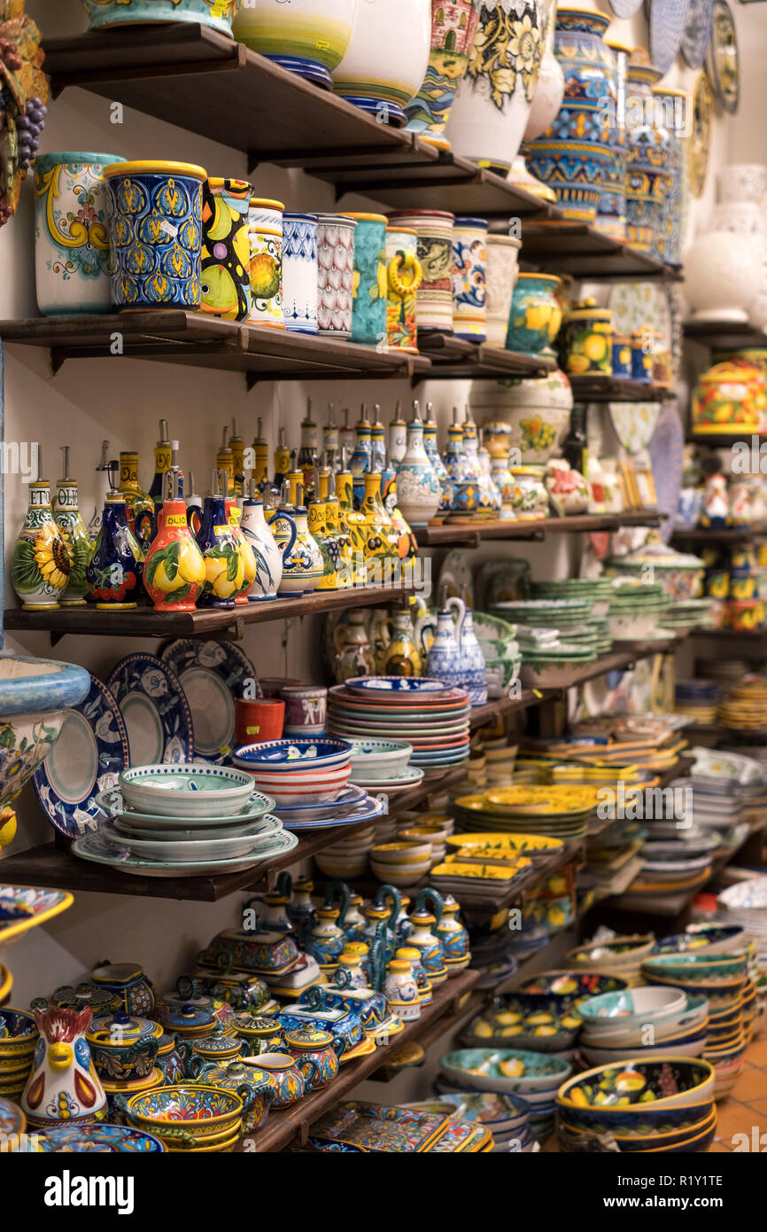 Ravello, Amalfi Coast, Italy. Shop selling colourful ceramic and pottery  items to tourists Stock Photo - Alamy