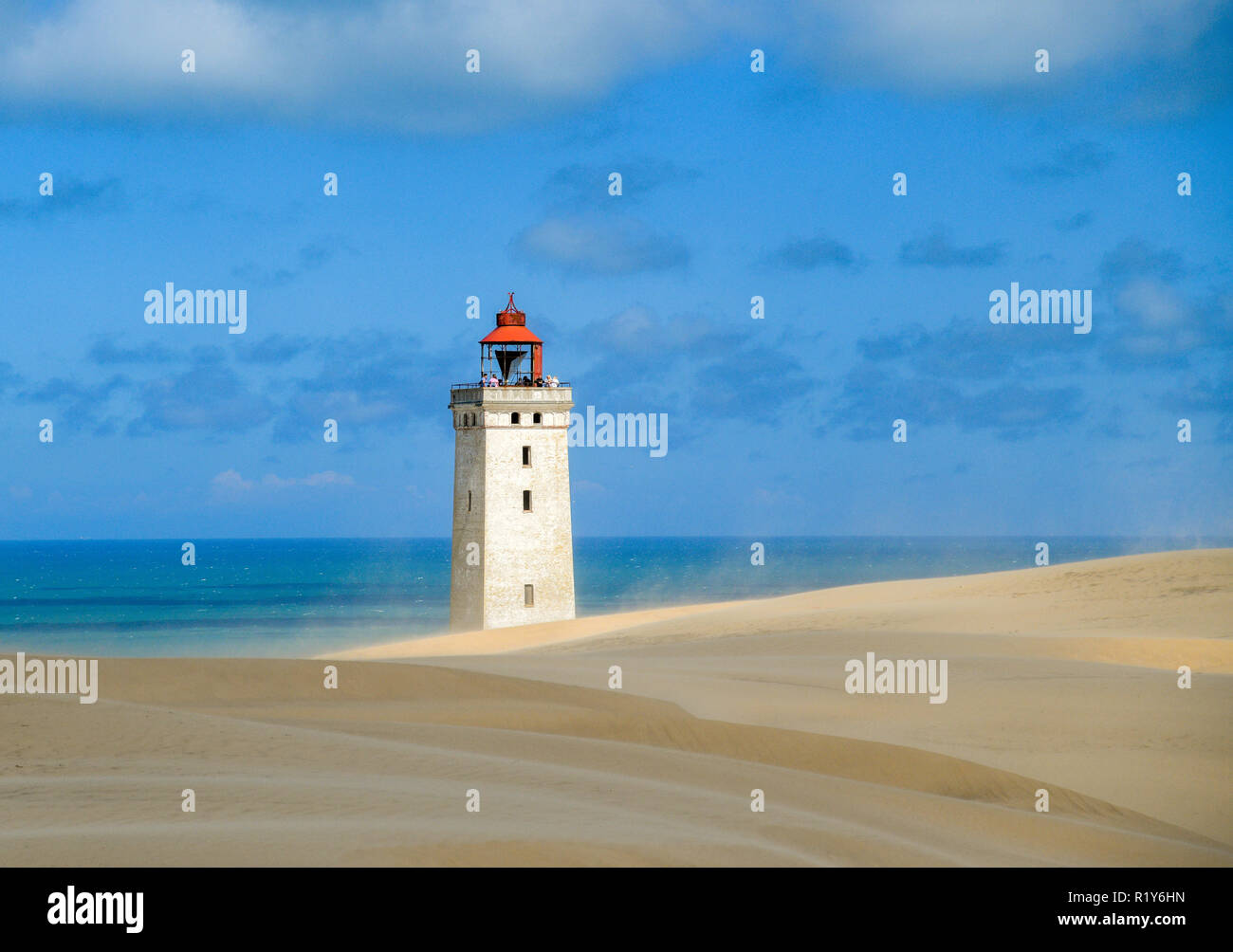 04 August 2018, Denmark, Lönstrup: The lighthouse and the moving dune Rubjerg Knude on the west coast of Denmark near Lönstrup. The lighthouse threatens to fall into the sea. (to dpa "Rescue action for famous Danish lighthouse" from 15.11.2018) Photo: Patrick Pleul/dpa-Zentralbild/dpa Stock Photo