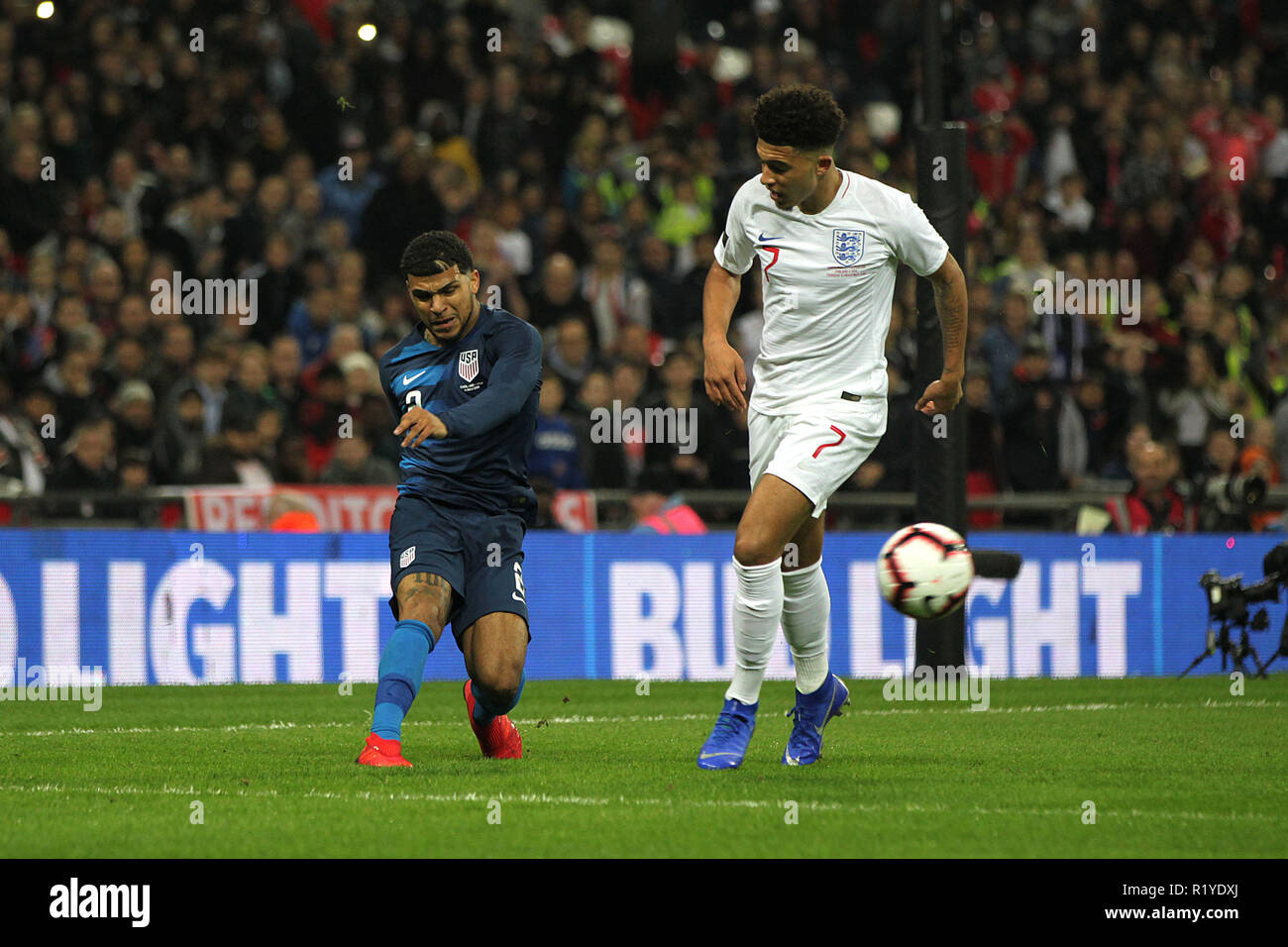 London, UK. 15th November, 2018. DeAndre Yedlin of USA clears under pressure from Jadon Sancho of England during the International Friendly match between England and USA at Wembley Stadium on November 15th 2018 in London, England. (Photo by Matt Bradshaw/phcimages) Credit: PHC Images/Alamy Live News Stock Photo
