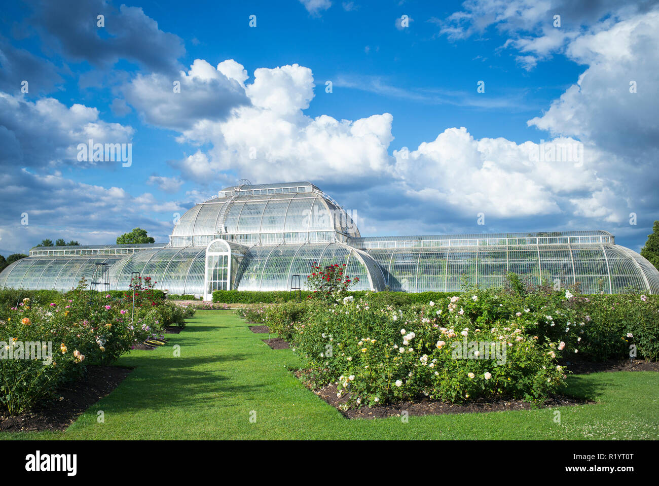 The iconic Temperate House exhibiting over 10,000 plants in the world's biggest sculptural Victorian glasshouse at Royal Botanic Gardens at Kew, Engla Stock Photo