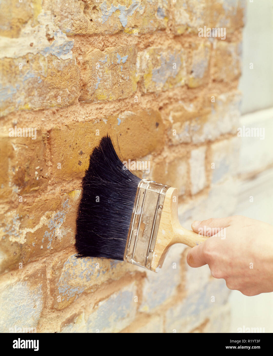 Cleaning brick wall hires stock photography and images Alamy
