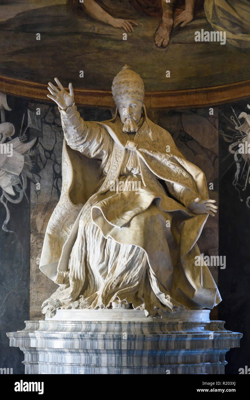 Rome. Italy. Statue of Pope Urban VIII by Gian Lorenzo Bernini (1635-1640), Hall of the Horatii and Curiatii, Capitoline Museums. Musei Capitolini.  P Stock Photo