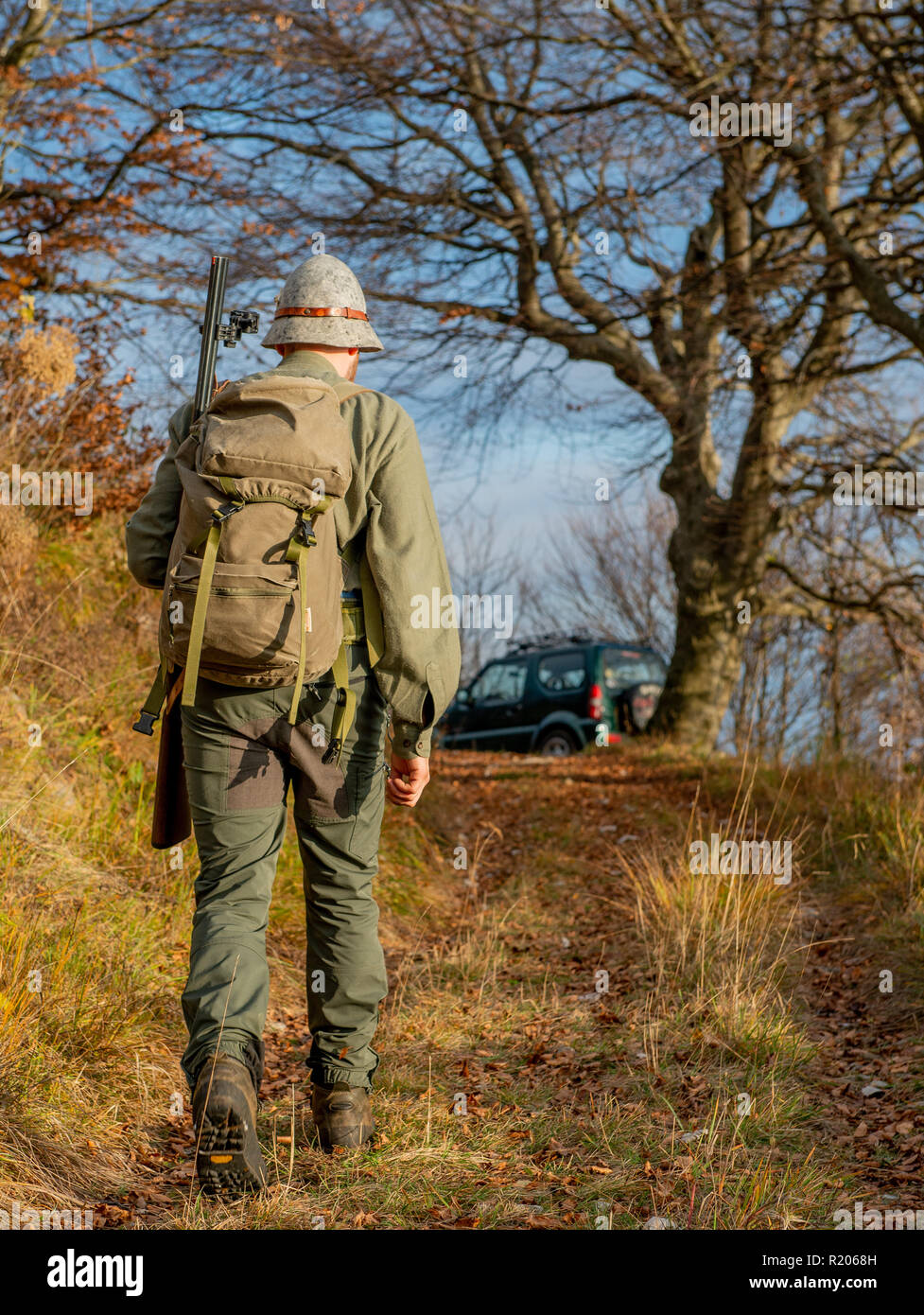 hunter with rifle in camouflage Stock Photo Alamy