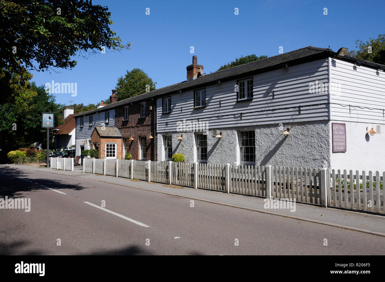 The Rose & Crown Inn, Essendon, Hertfordshire, dates back to 1756 Stock