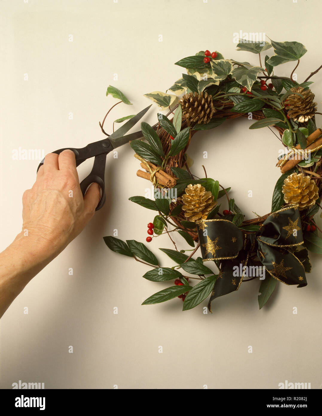 Making a fresh foliage christmas wreath hires stock photography and