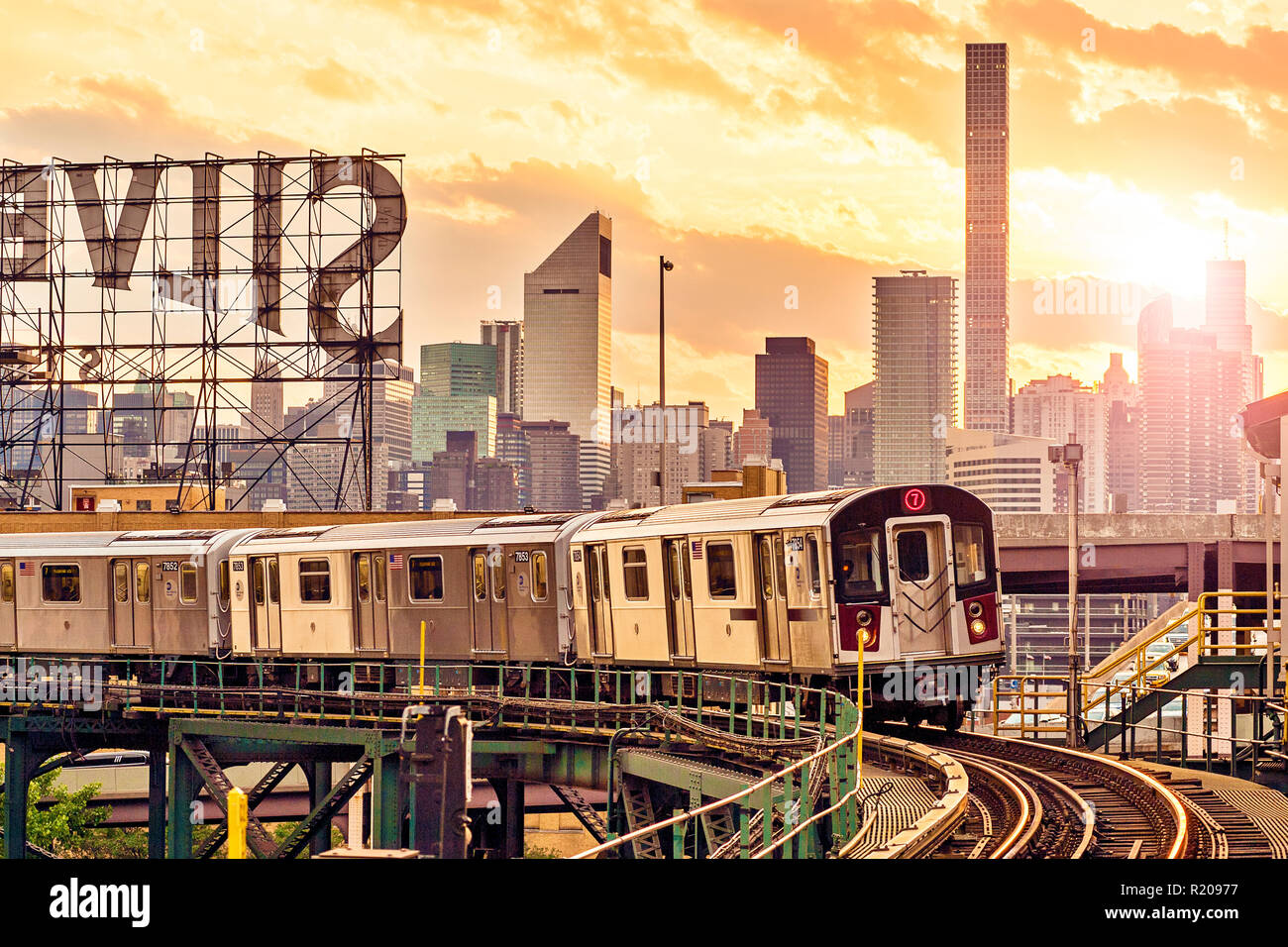 New York Subway Train No. 7 Long Island City, Queens, Queensboro Plaza, New York City Stock Photo