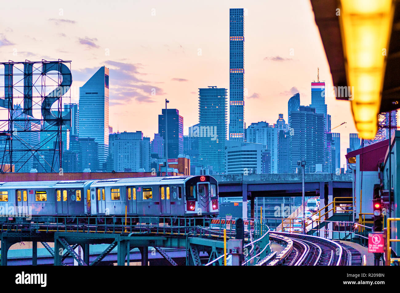 New York Subway Train No 7 Long Island City Queens Queensboro Plaza New York City Stock Photo Alamy