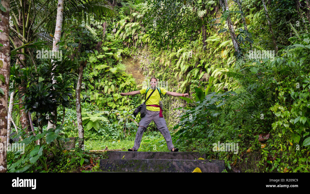 Trekking jungle hi-res stock photography and images - Alamy