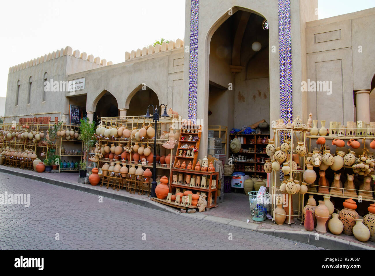 Nizwa Market in Nizwa, popular pottery gifts and souvenirs, Oman Stock Photo