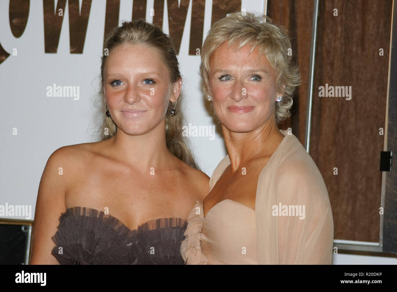 Annie Maude Starke, Glenn Close   09/19/04 The 56th Annual Primetime Emmy Awards - Showtime After Party  @ Morton's, Beverly Hills Photo by Kazumi Nakamoto/HNW / PictureLux  (September 19, 2004) Stock Photo