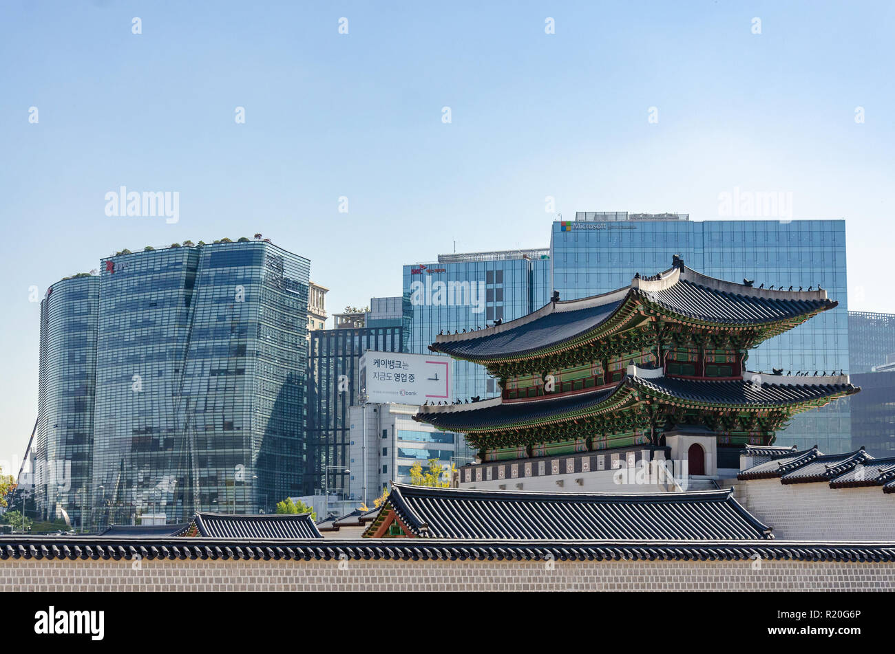 The juxtaposition of the old Gyeongbokgung Palace palace set against the backdrop of modern, tall office blocks in Seoul, South Korea. Stock Photo
