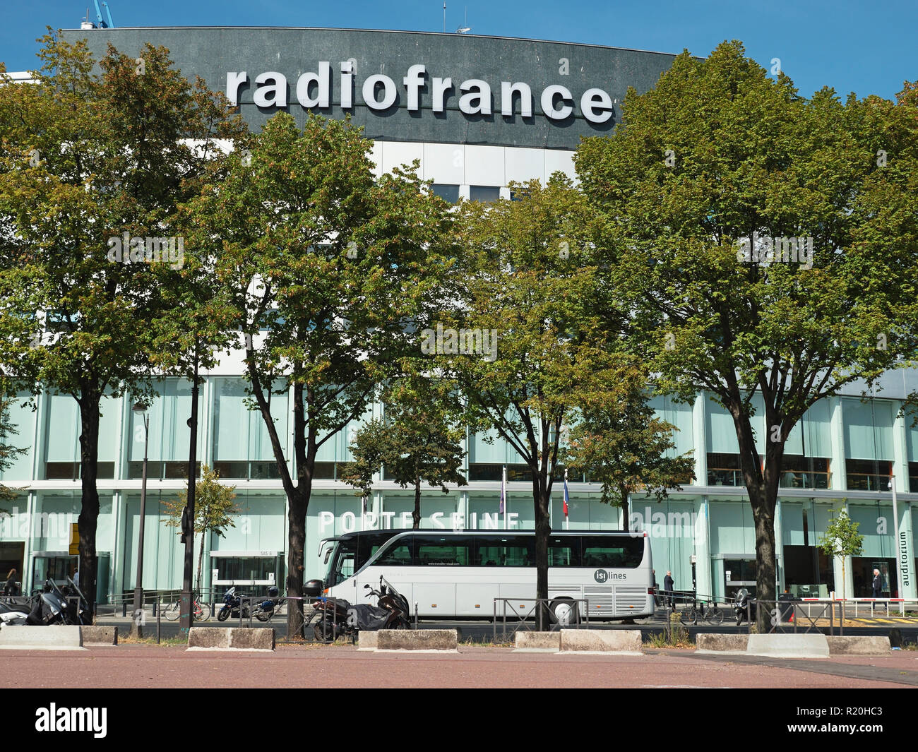 Radio France building headquaters - Maison de la Radio - Maison Ronde, 116 avenue du Président Kennedy, 16th arrondissement, beside the River Seine, P Stock Photo
