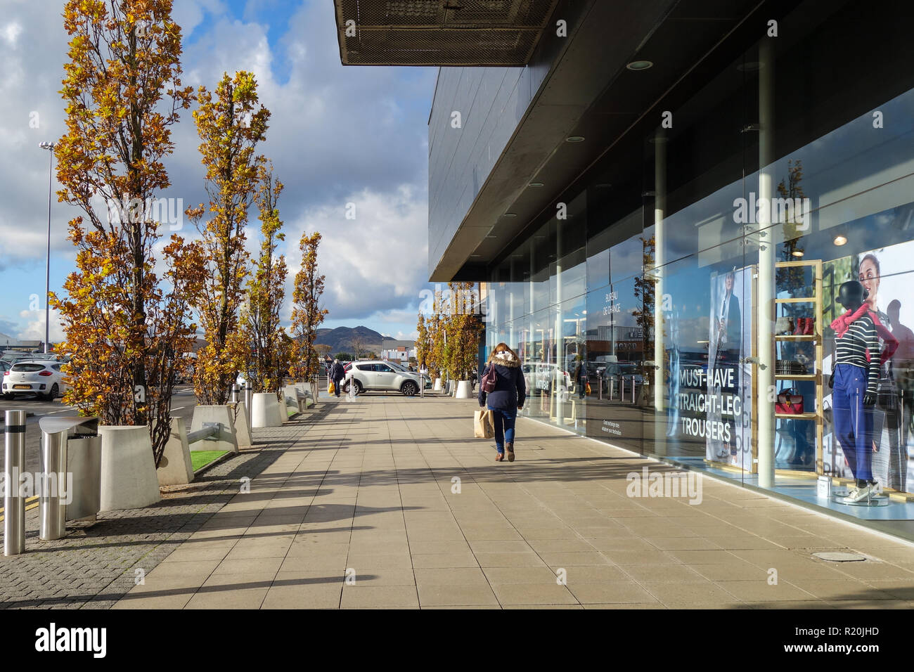 Retail Park, Shops and car parks in Edinburgh Stock Photo Alamy