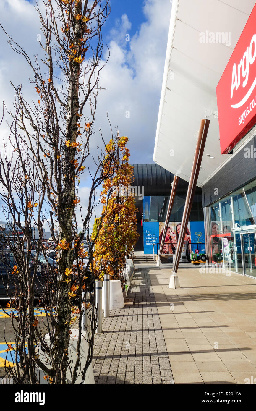 Retail Park, Shops in Edinburgh Stock Photo Alamy