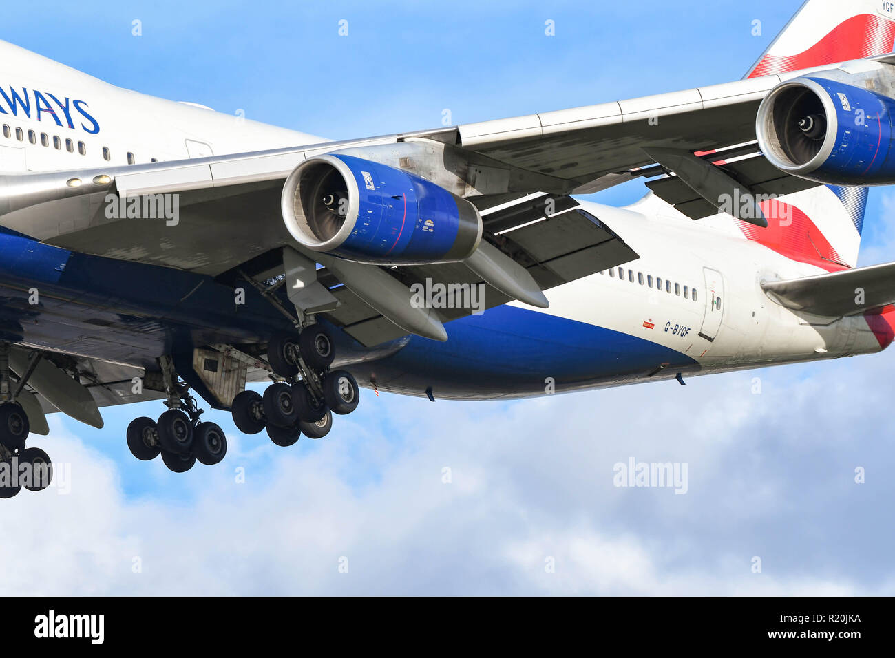 LONDON, ENGLAND - NOVEMBER 2018: Close up view of the engines, wheels and flaps of a Boeing 747 'Jumbo jet' as it comes in to land at London Heathrow  Stock Photo