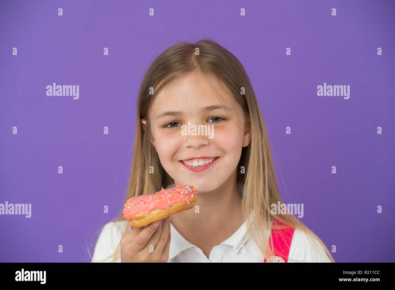 How tame childs sweet tooth. Kid rewarded for good behavior with sugary