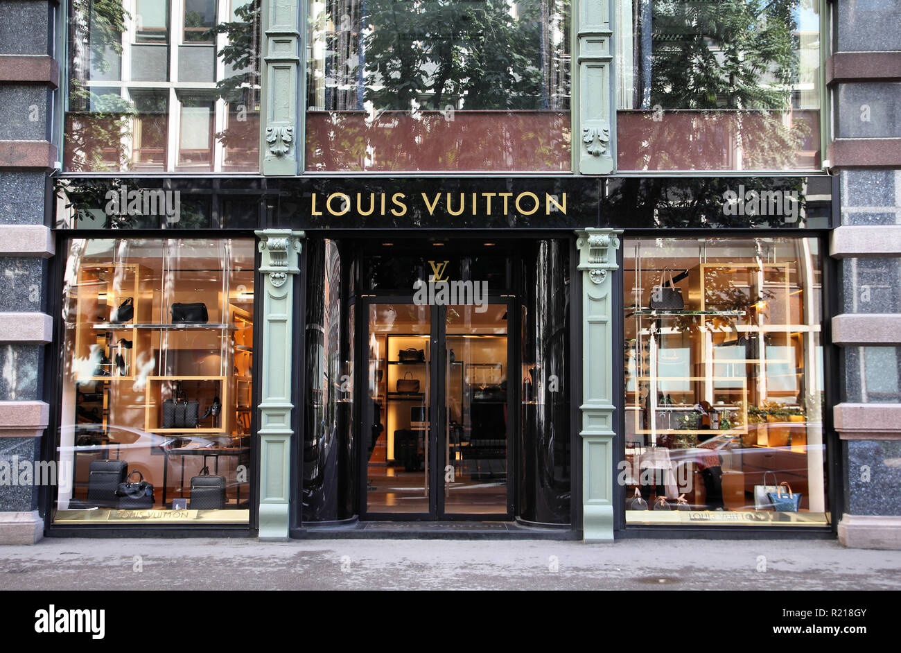 OSLO - AUGUST 21: Louis Vuitton store on August 21, 2010 in Stockholm. Forbes says that Louis Vouitton was the most powerful luxury brand in the Photo - Alamy