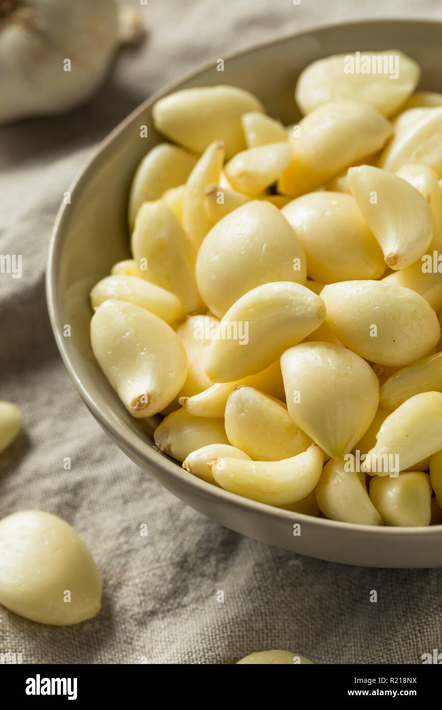 Peeled garlic clove hi-res stock photography and images - Alamy
