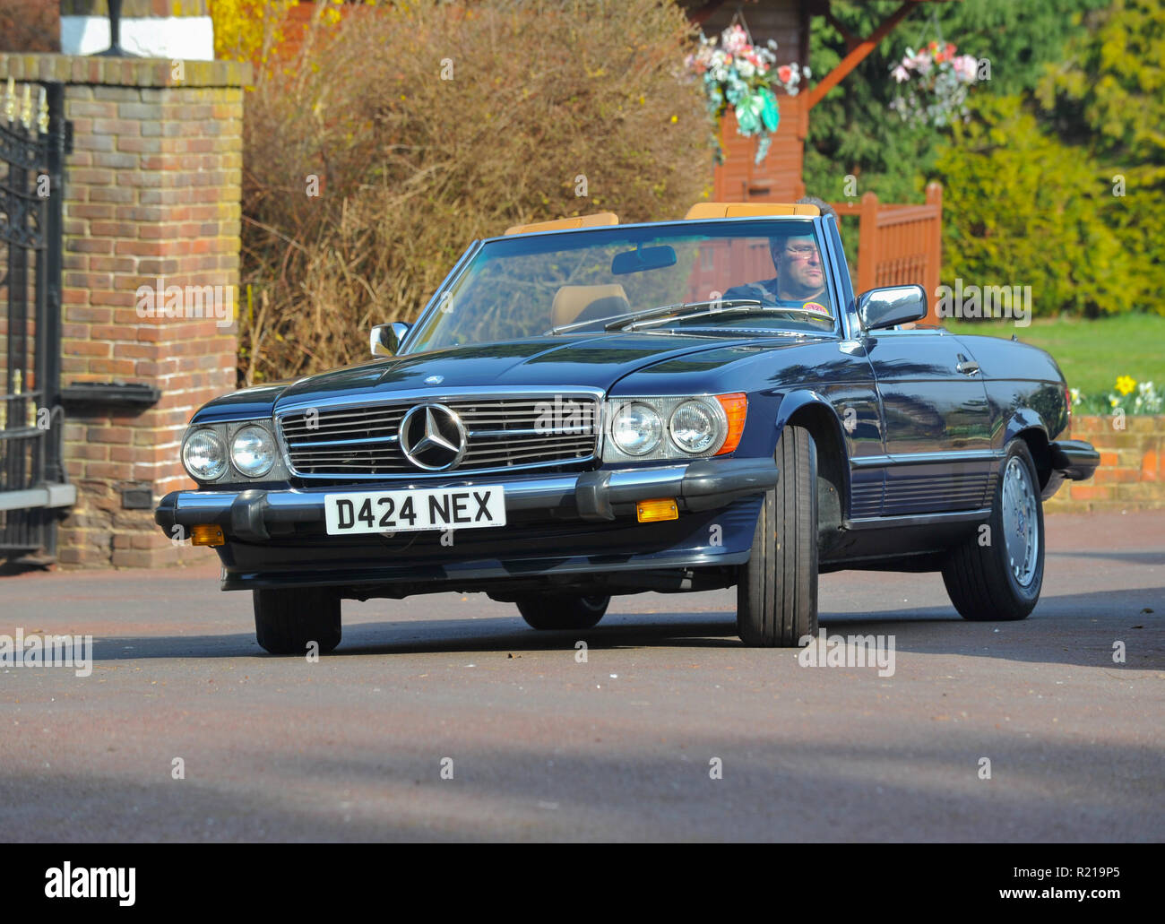 1986 US spec R107 Mercedes Benz 560SL convertible German luxury car ...