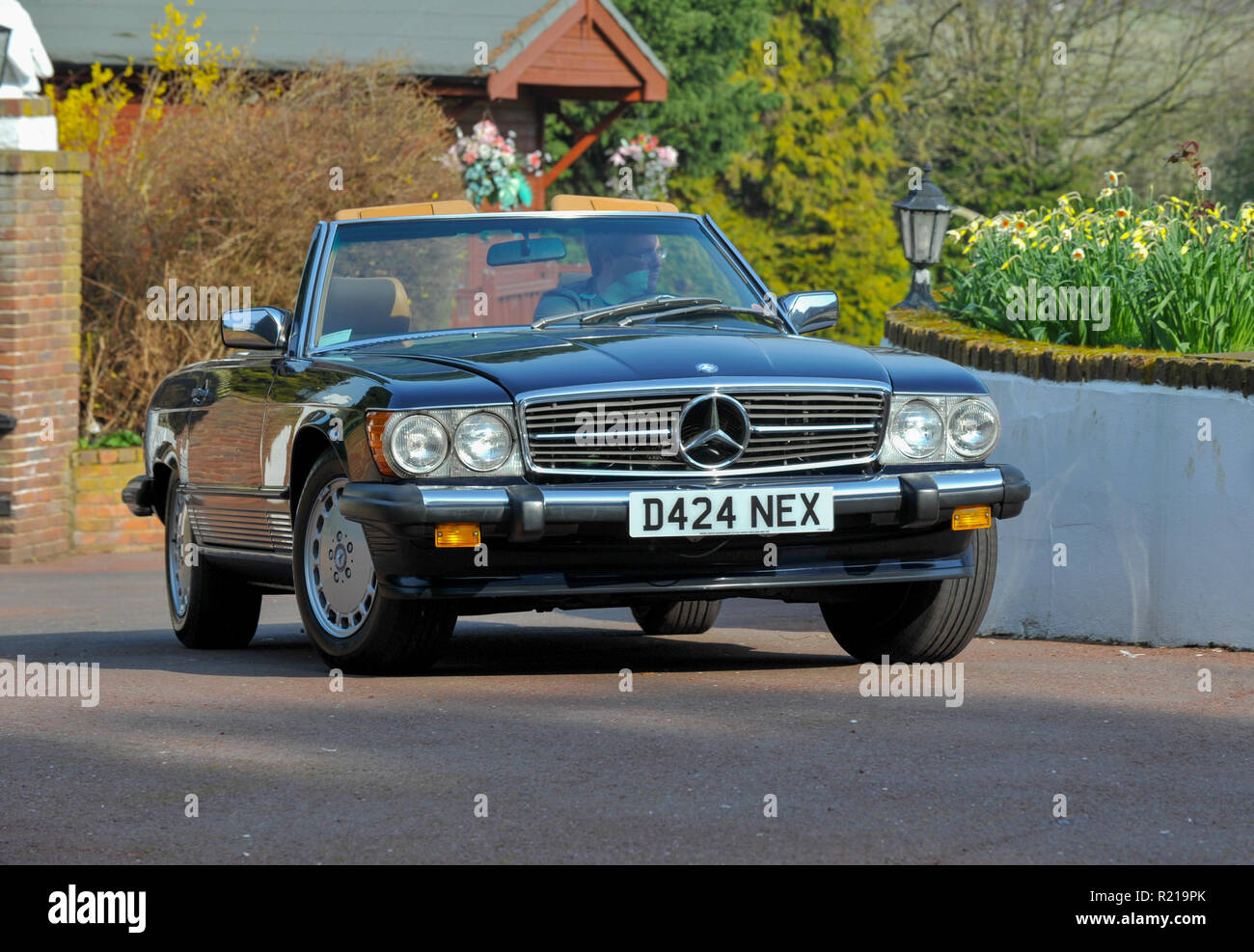 1986 US spec R107 Mercedes Benz 560SL convertible German luxury car ...