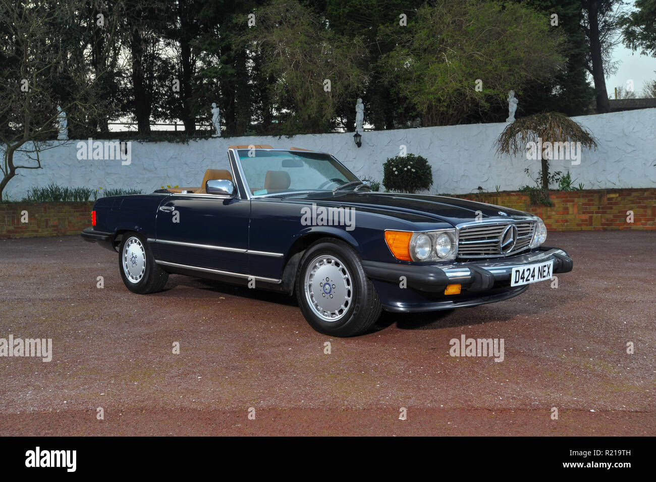 1986 US spec R107 Mercedes Benz 560SL convertible German luxury car ...