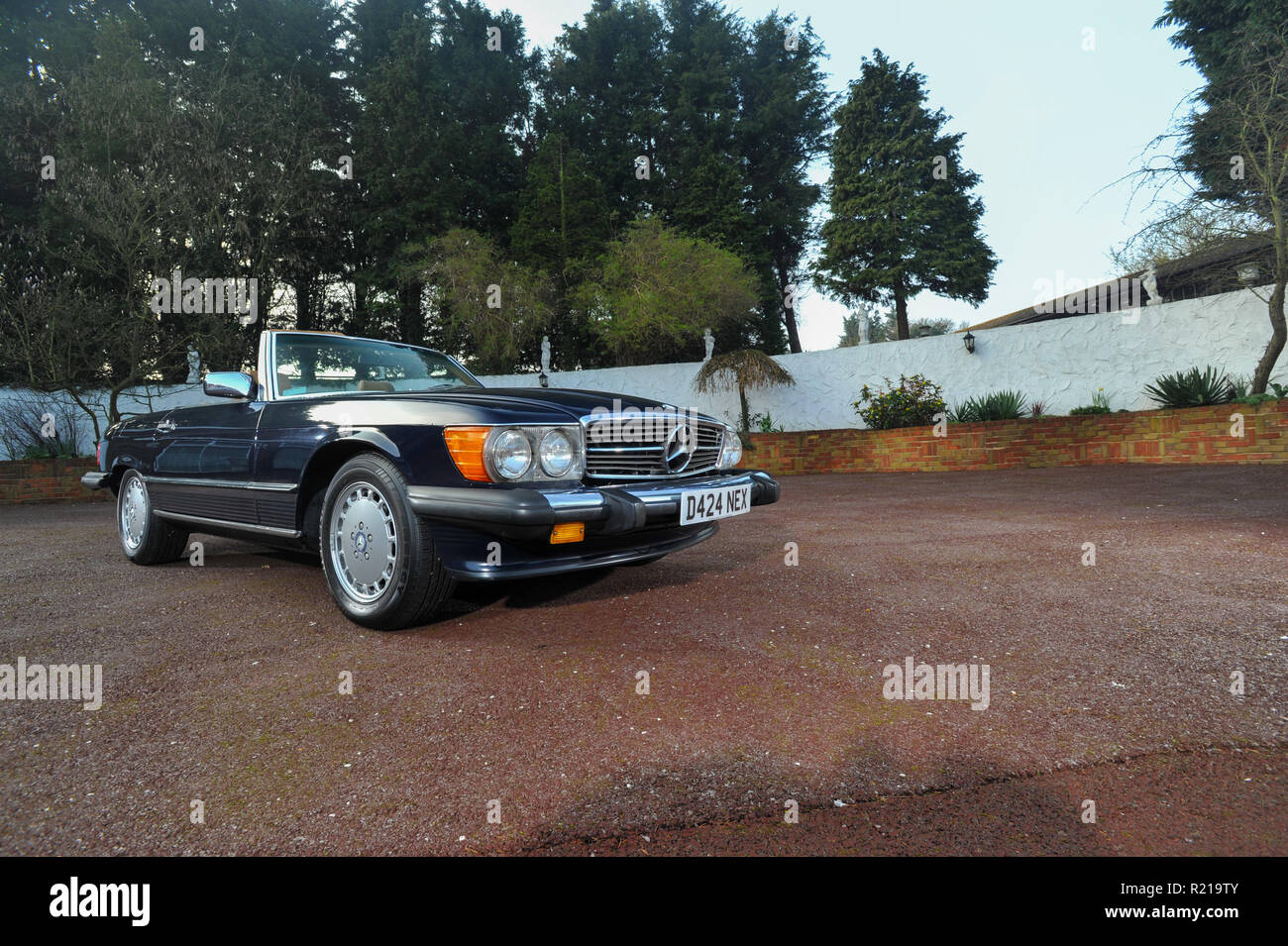 1986 US spec R107 Mercedes Benz 560SL convertible German luxury car ...
